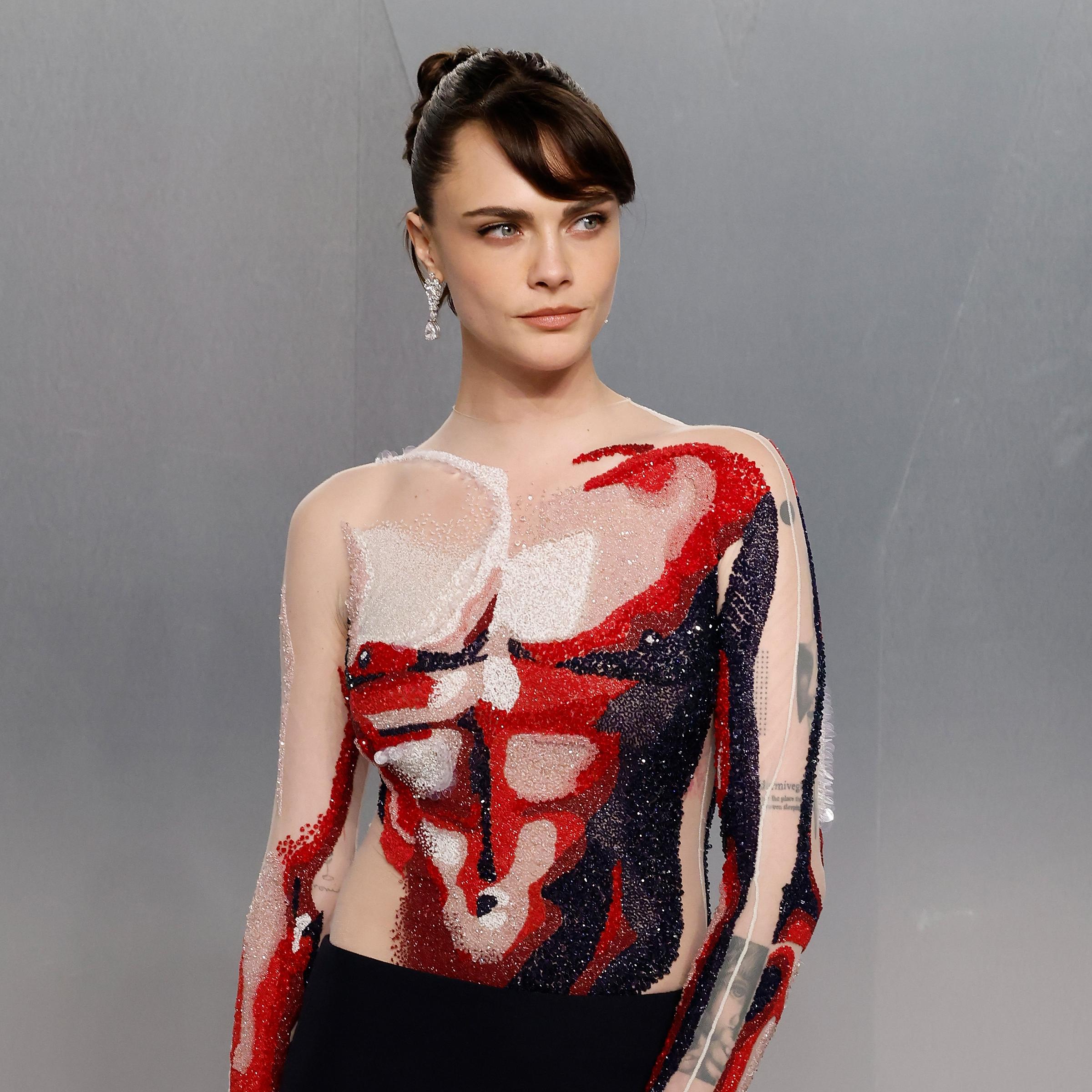 Cara Delevingne live